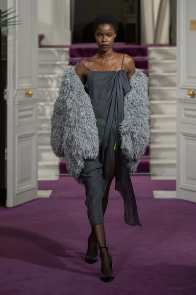 Look 11